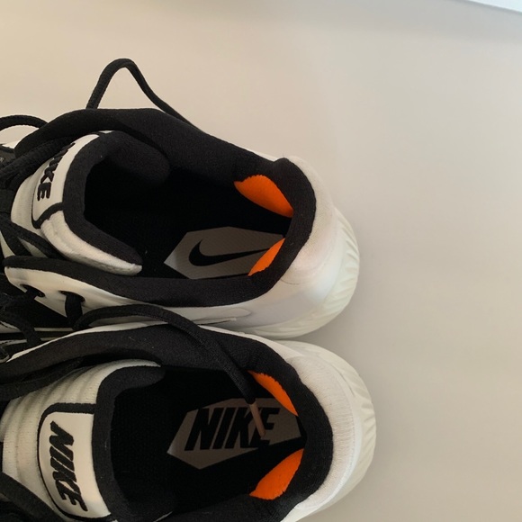 Womens brand new Nike softball shoes - Picture 3 of 7